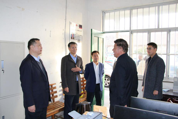 郭勇走訪(fǎng)慰問(wèn)公司選派“加強農村基層黨組織 建設”工作隊員