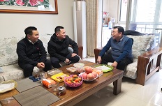集團領(lǐng)導看望慰問(wèn)公司退休老黨員、老干部